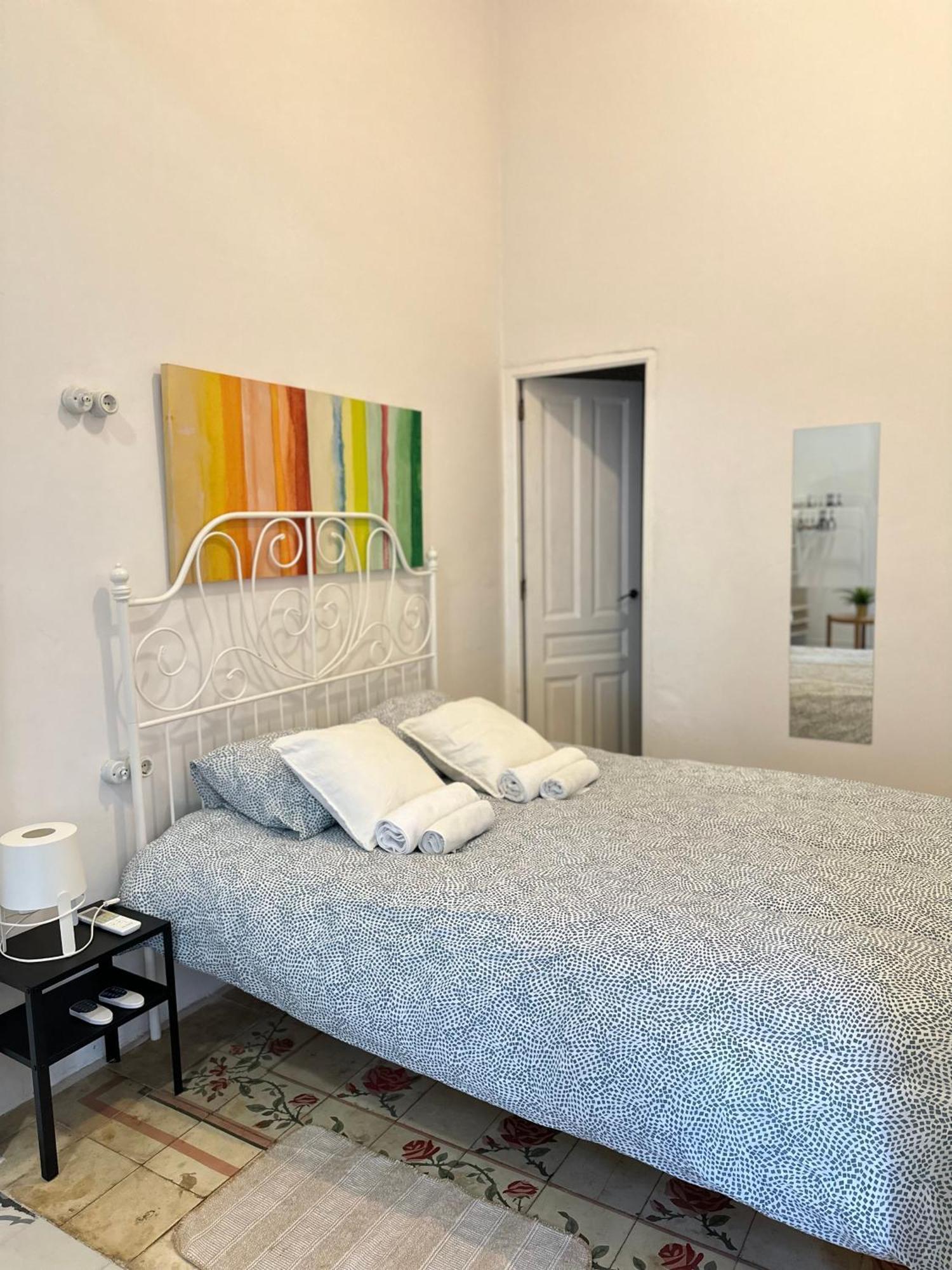 4 - Acogedora Habitacion Junto A Ruzafa Con Bano Privado Y Aire Acondicionado Valencia Exterior photo